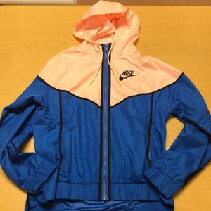 Nike windrunner full zip jacket with hood,‎ size small